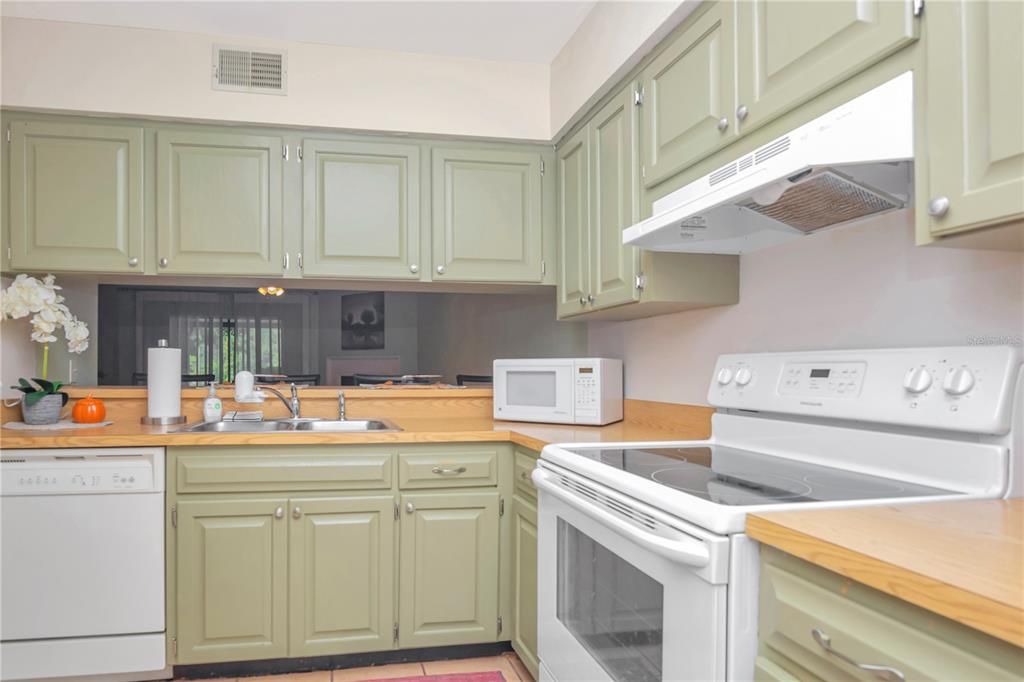 待售: $225,000 (2 贝兹, 2 浴室, 1184 平方英尺)