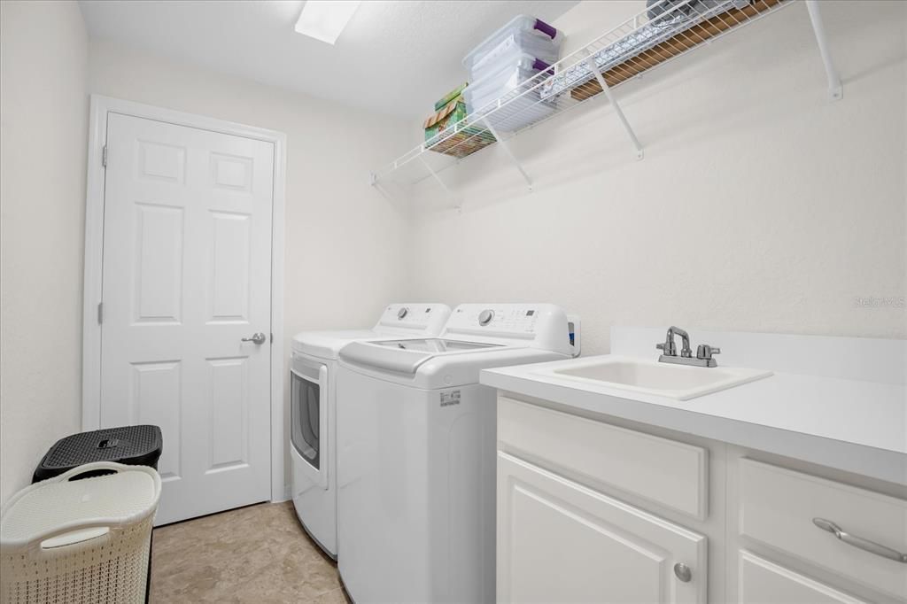 Под контрактом: $335,000 (3 спален, 2 ванн, 1916 Квадратных фут)