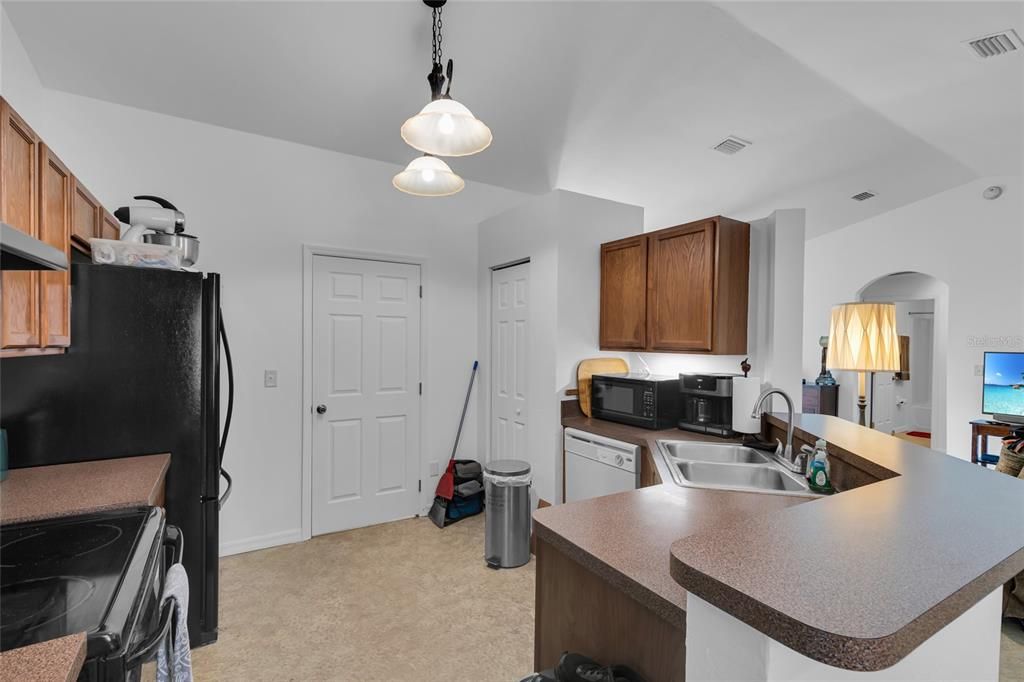 For Sale: $255,000 (3 beds, 2 baths, 1362 Square Feet)