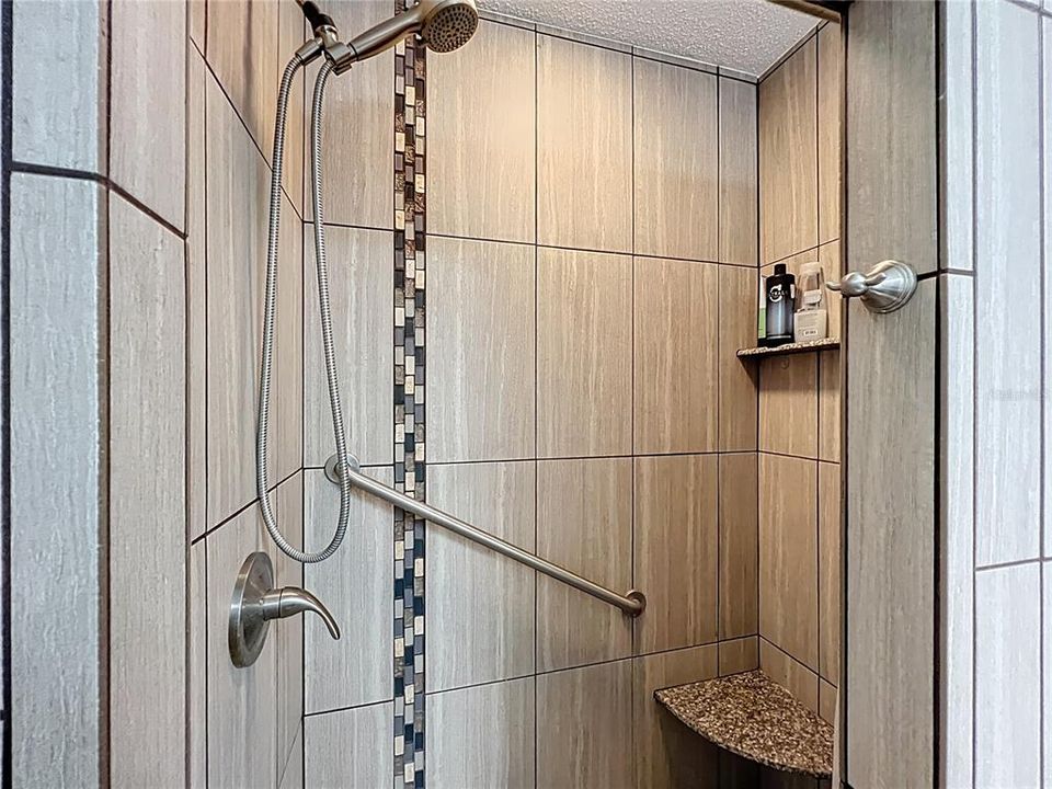 Activo con contrato: $249,000 (2 camas, 2 baños, 970 Pies cuadrados)