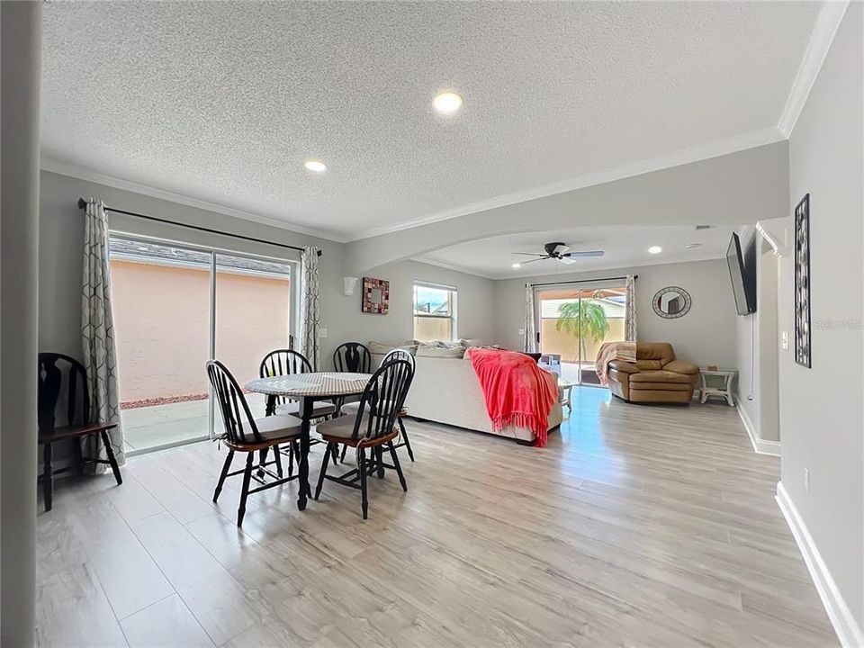 Activo con contrato: $249,000 (2 camas, 2 baños, 970 Pies cuadrados)