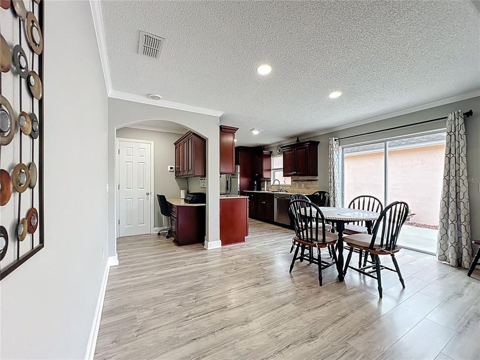 Activo con contrato: $249,000 (2 camas, 2 baños, 970 Pies cuadrados)