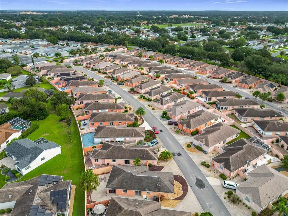 Activo con contrato: $249,000 (2 camas, 2 baños, 970 Pies cuadrados)