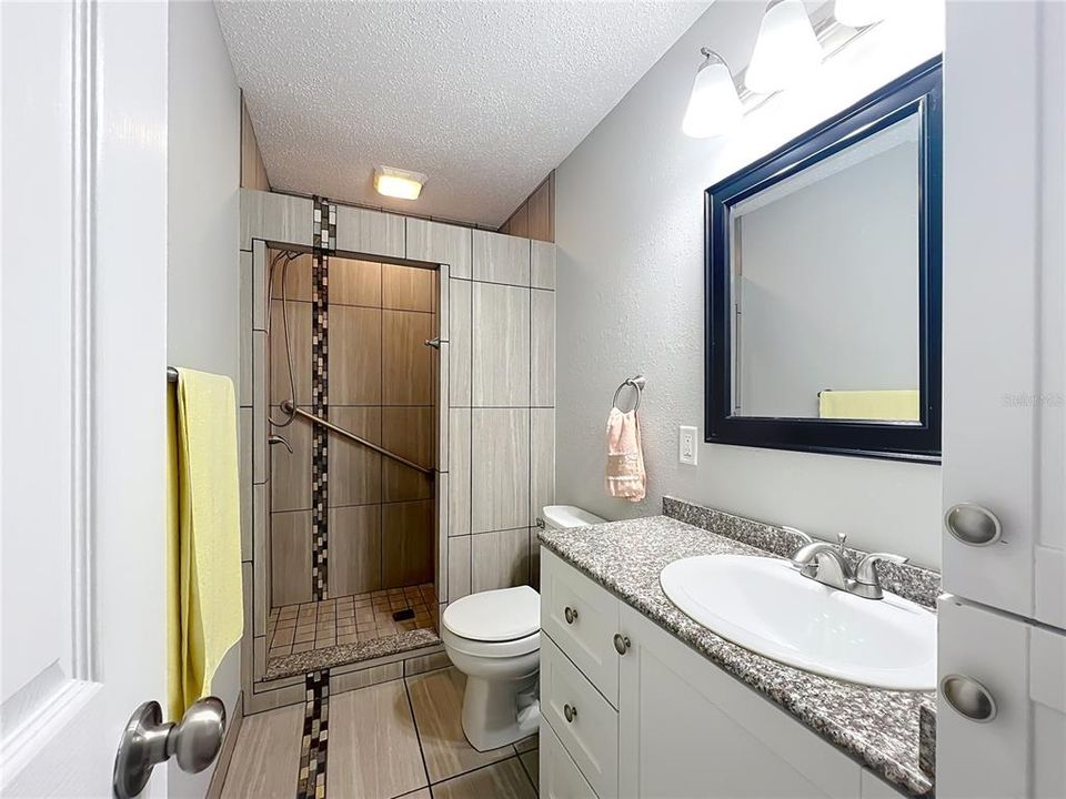 Activo con contrato: $249,000 (2 camas, 2 baños, 970 Pies cuadrados)