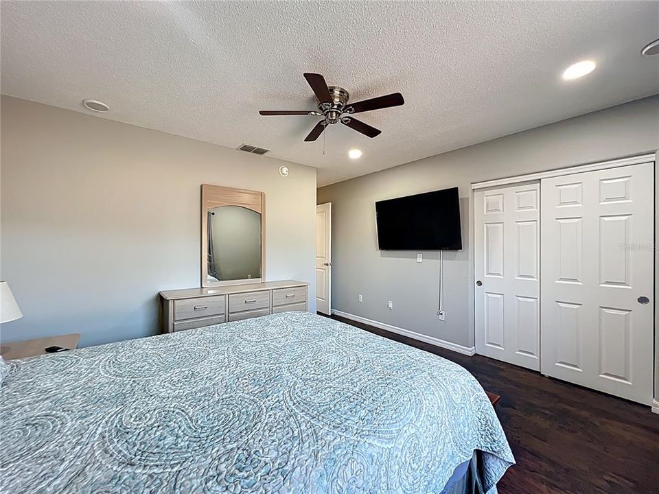 Activo con contrato: $249,000 (2 camas, 2 baños, 970 Pies cuadrados)