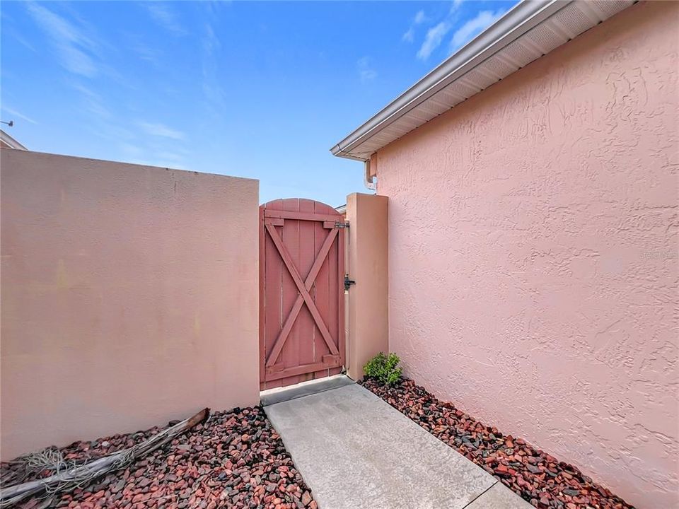 Activo con contrato: $249,000 (2 camas, 2 baños, 970 Pies cuadrados)