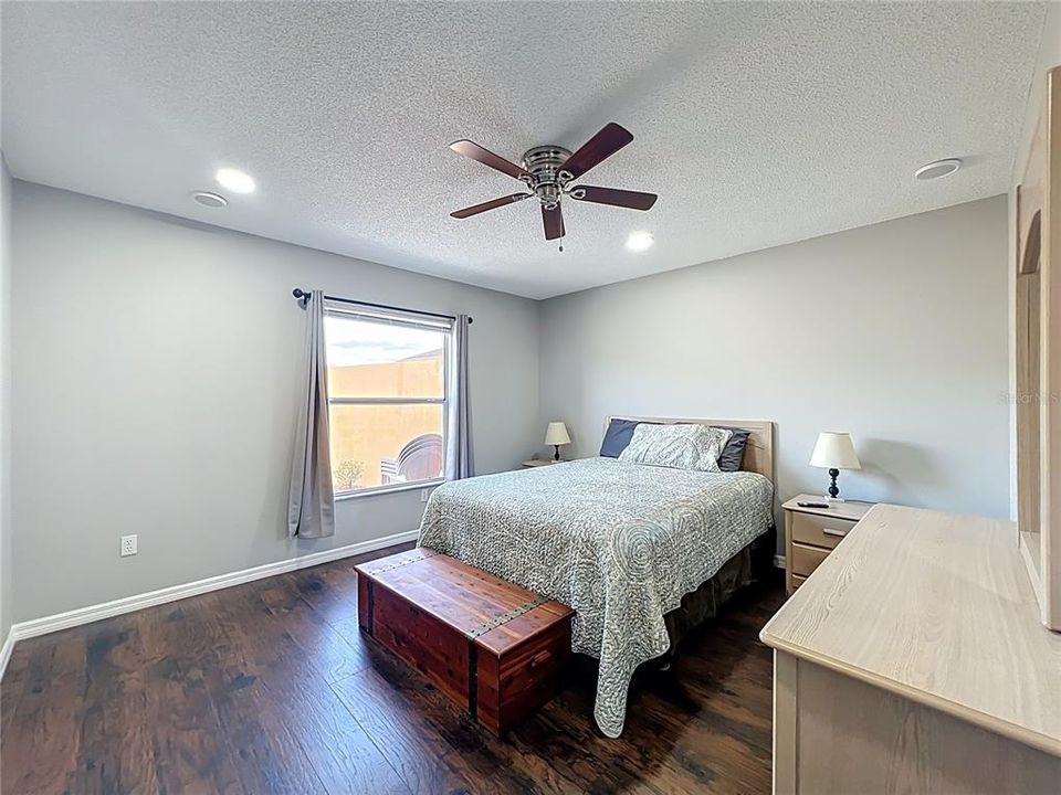 Activo con contrato: $249,000 (2 camas, 2 baños, 970 Pies cuadrados)