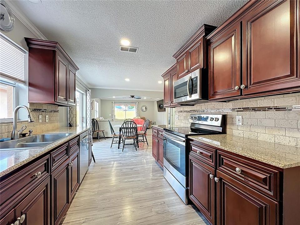 Activo con contrato: $249,000 (2 camas, 2 baños, 970 Pies cuadrados)