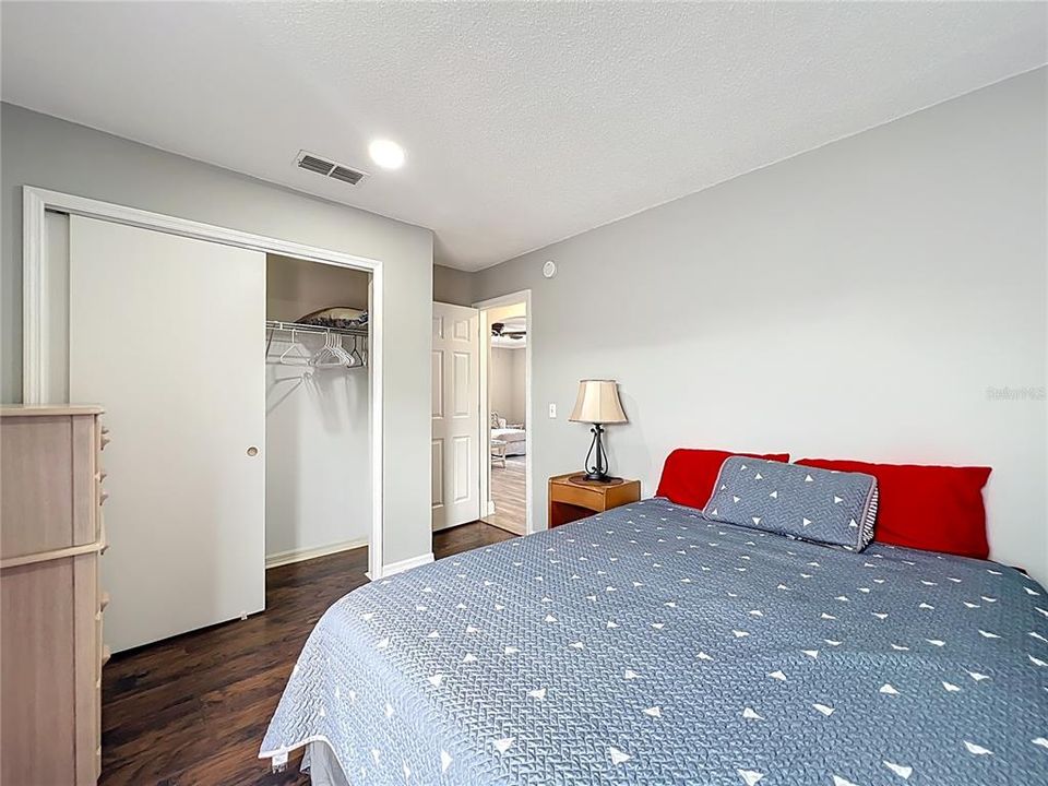 Activo con contrato: $249,000 (2 camas, 2 baños, 970 Pies cuadrados)