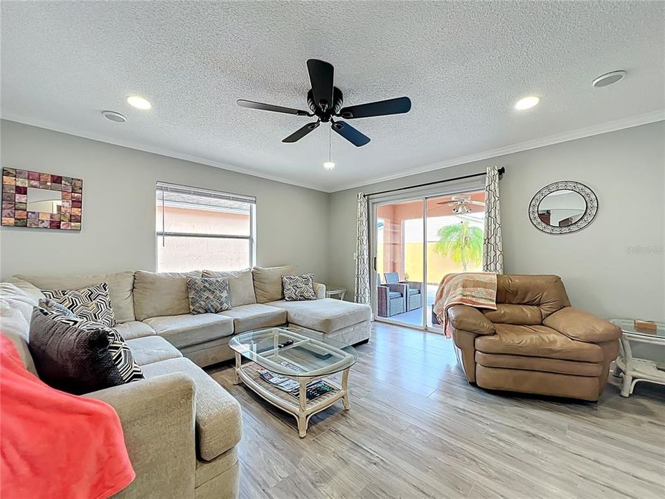 Activo con contrato: $249,000 (2 camas, 2 baños, 970 Pies cuadrados)