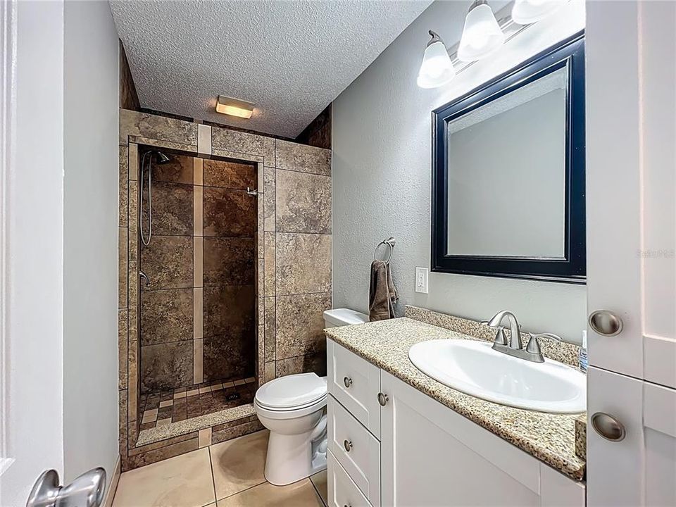 Activo con contrato: $249,000 (2 camas, 2 baños, 970 Pies cuadrados)