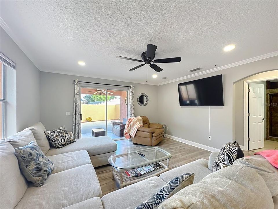 Activo con contrato: $249,000 (2 camas, 2 baños, 970 Pies cuadrados)