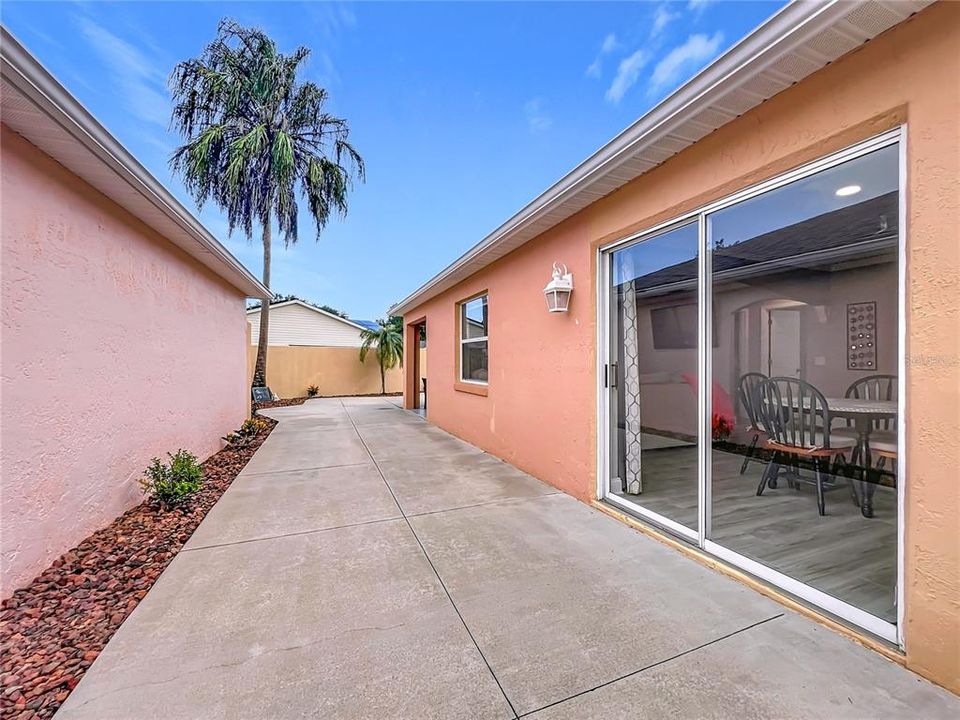 Activo con contrato: $249,000 (2 camas, 2 baños, 970 Pies cuadrados)