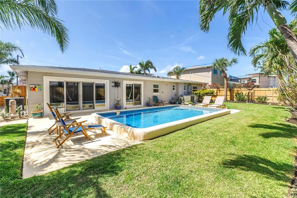 Active With Contract: $525,000 (3 beds, 2 baths, 1324 Square Feet)