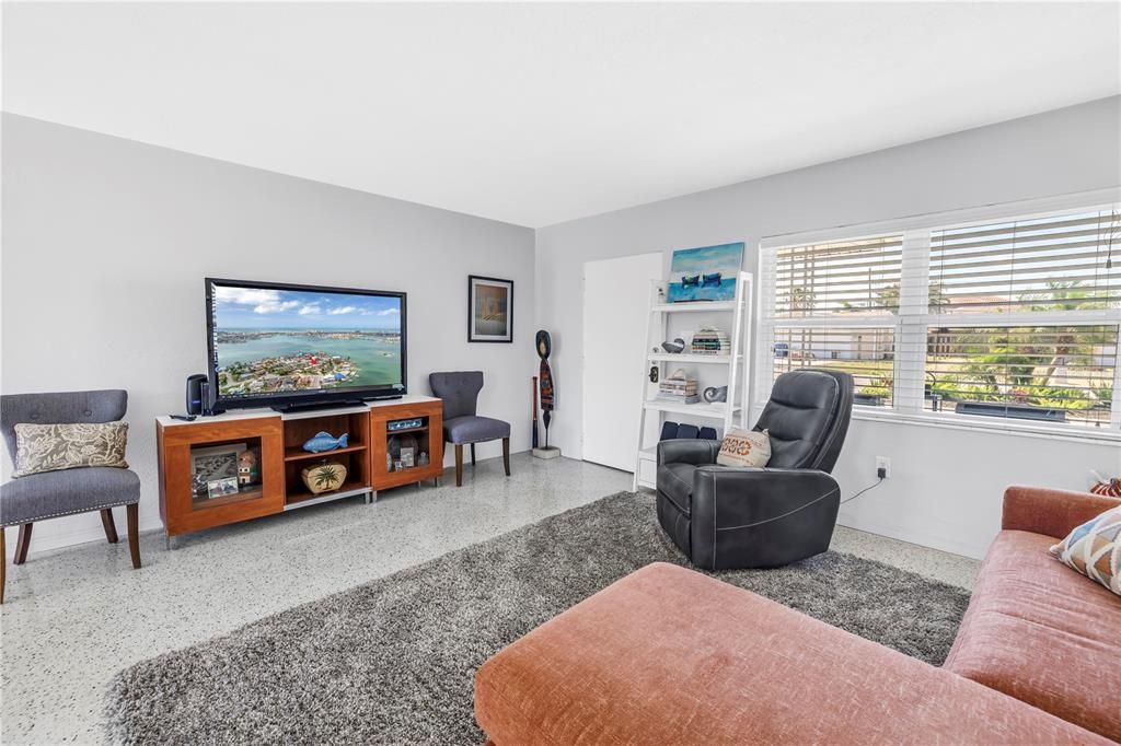 Active With Contract: $525,000 (3 beds, 2 baths, 1324 Square Feet)