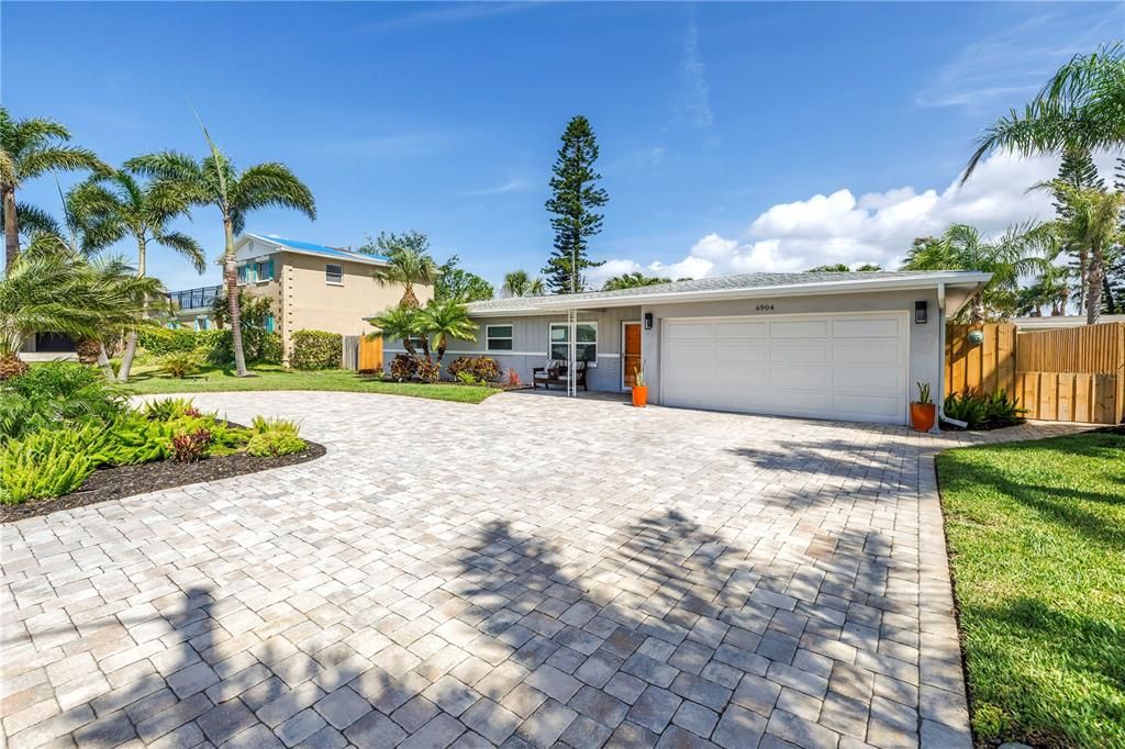 Active With Contract: $525,000 (3 beds, 2 baths, 1324 Square Feet)