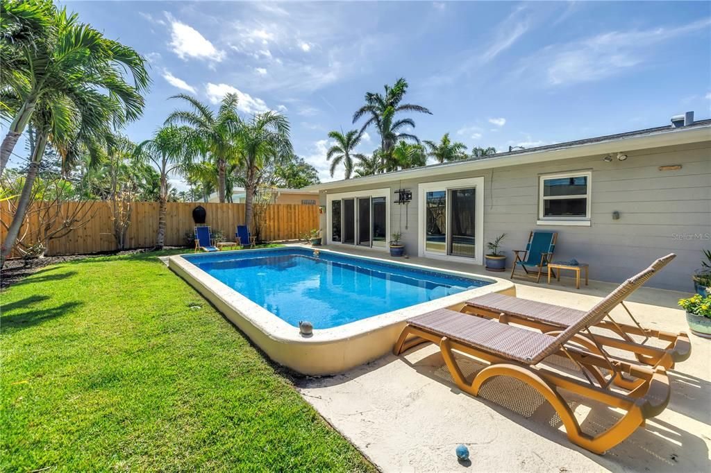 Active With Contract: $525,000 (3 beds, 2 baths, 1324 Square Feet)