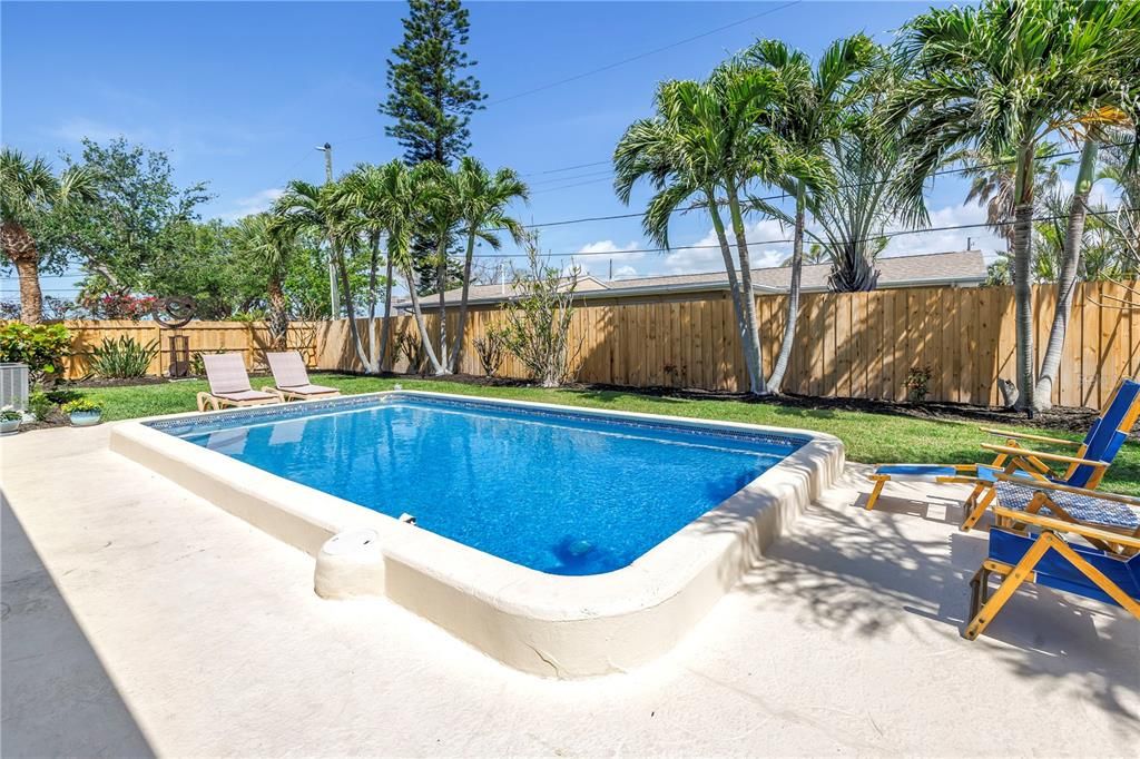 Active With Contract: $525,000 (3 beds, 2 baths, 1324 Square Feet)