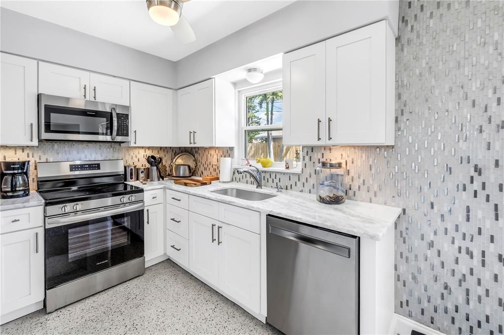 Active With Contract: $525,000 (3 beds, 2 baths, 1324 Square Feet)