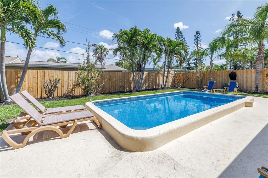 Active With Contract: $525,000 (3 beds, 2 baths, 1324 Square Feet)