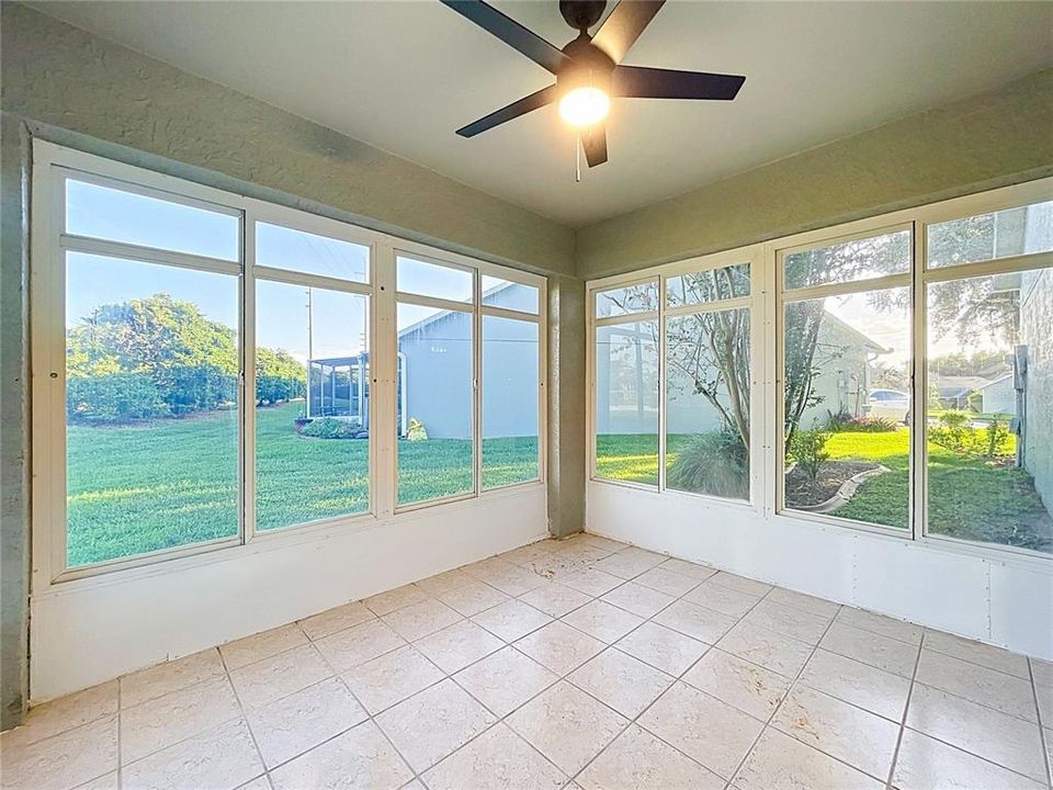 For Sale: $279,000 (2 beds, 2 baths, 1124 Square Feet)