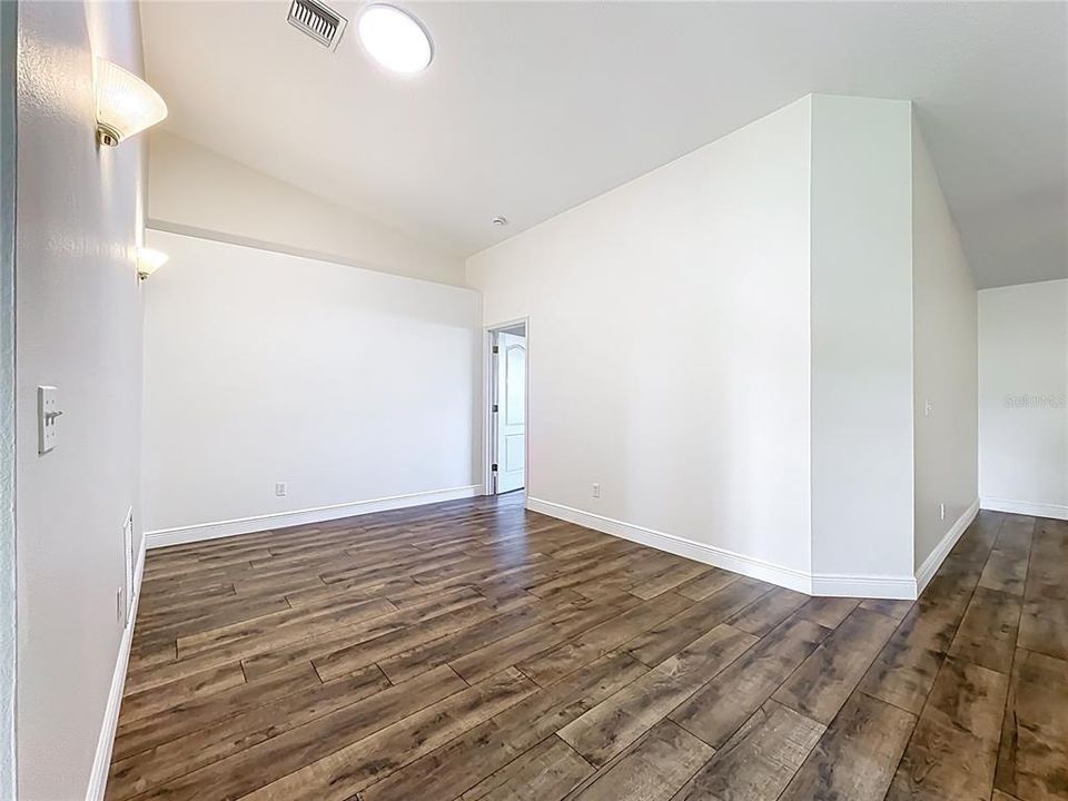 For Sale: $279,000 (2 beds, 2 baths, 1124 Square Feet)