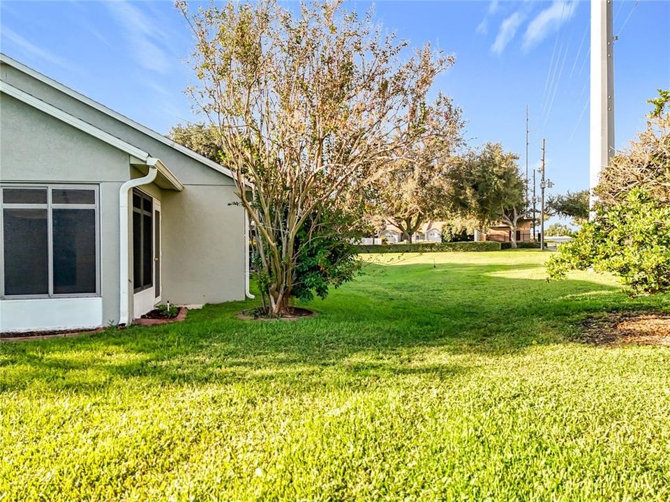 For Sale: $279,000 (2 beds, 2 baths, 1124 Square Feet)