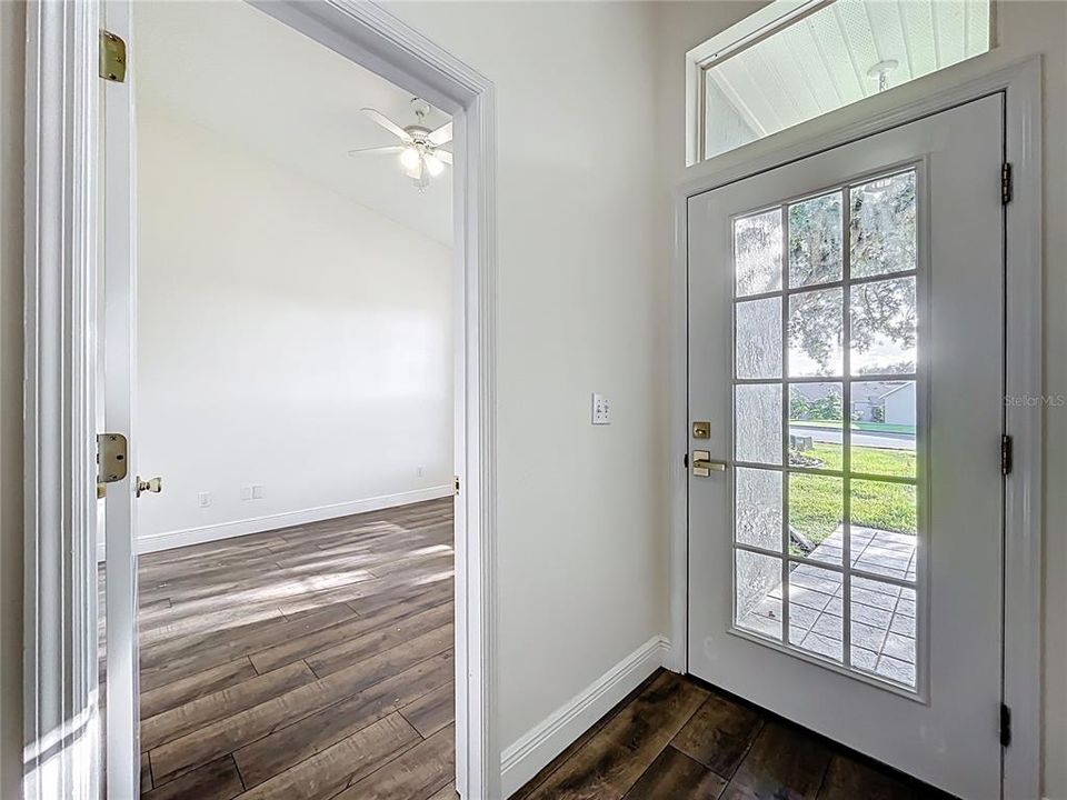 For Sale: $279,000 (2 beds, 2 baths, 1124 Square Feet)