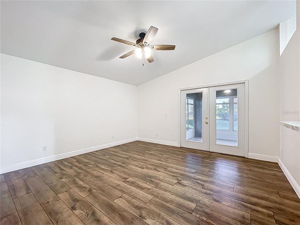 For Sale: $279,000 (2 beds, 2 baths, 1124 Square Feet)