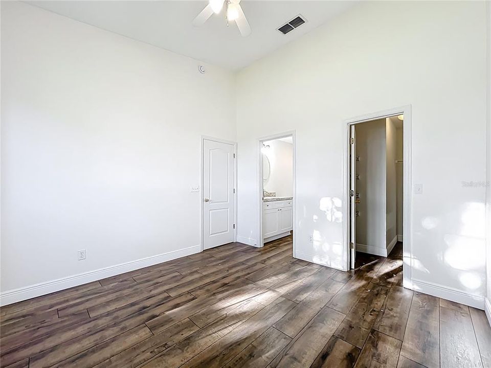 For Sale: $279,000 (2 beds, 2 baths, 1124 Square Feet)