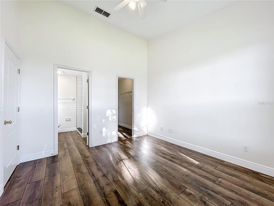 For Sale: $279,000 (2 beds, 2 baths, 1124 Square Feet)