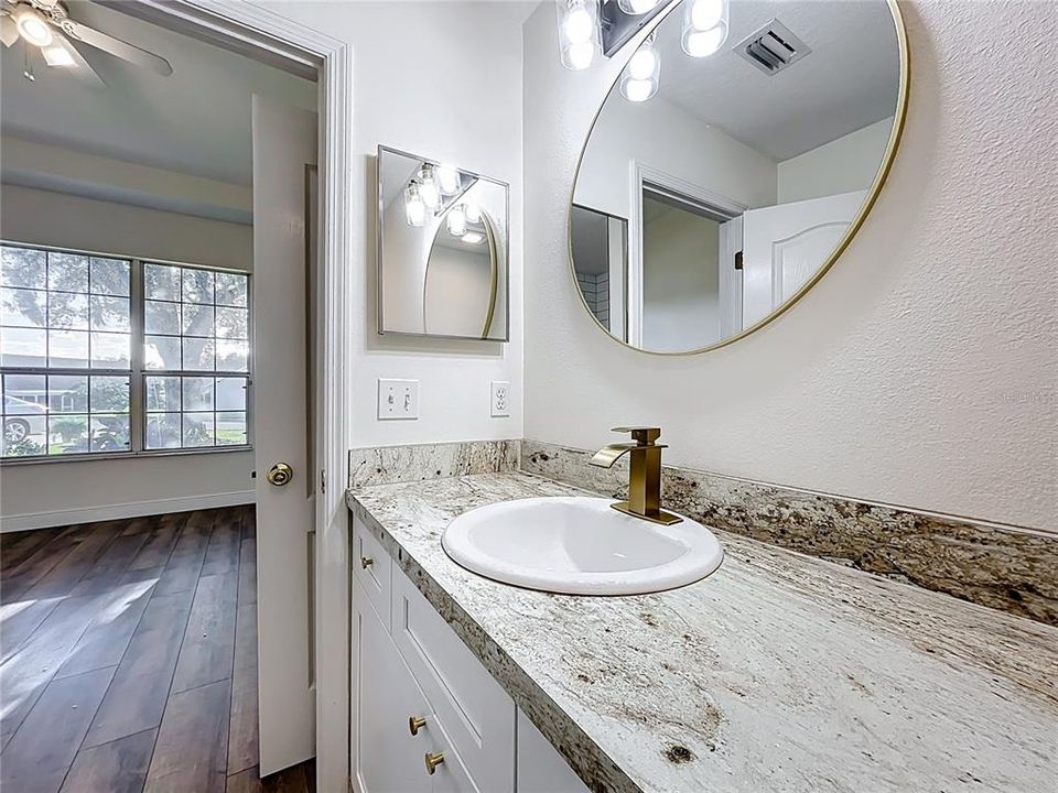 For Sale: $279,000 (2 beds, 2 baths, 1124 Square Feet)