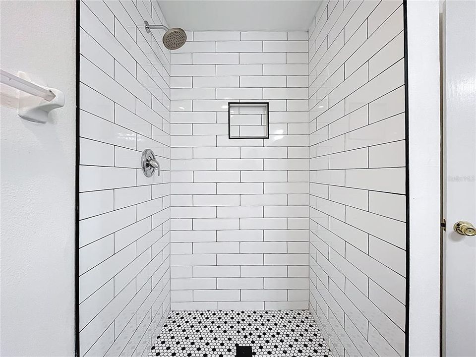 For Sale: $279,000 (2 beds, 2 baths, 1124 Square Feet)