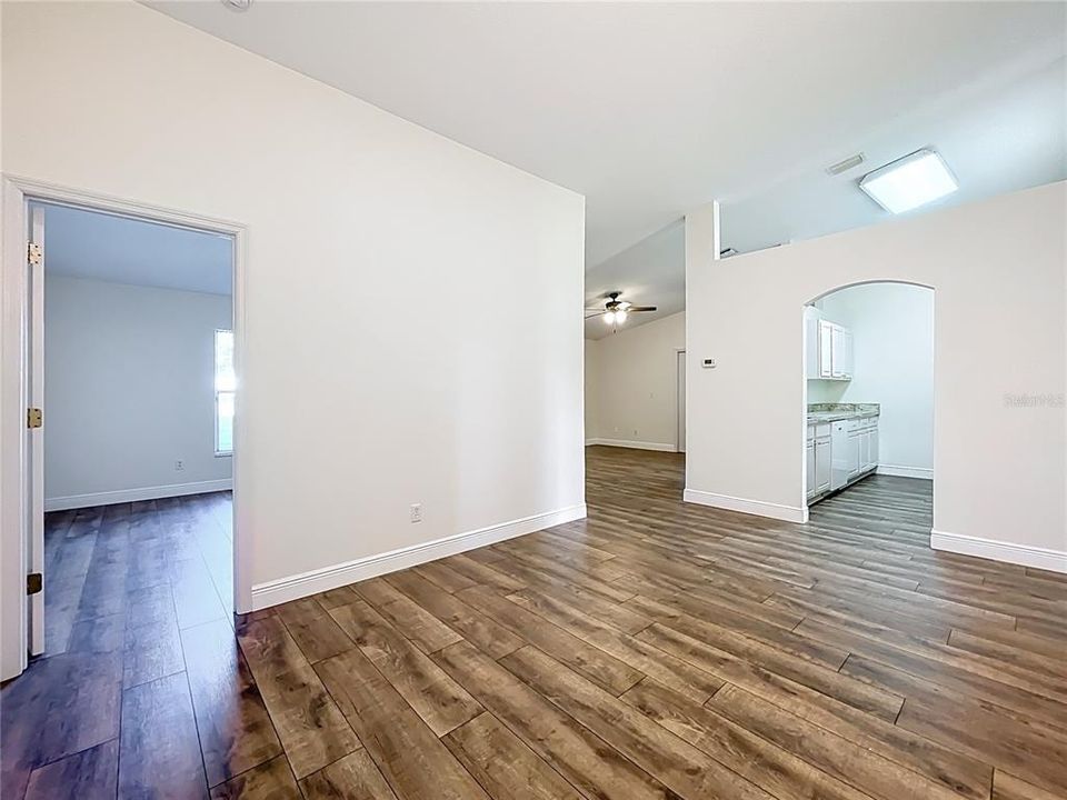 For Sale: $279,000 (2 beds, 2 baths, 1124 Square Feet)