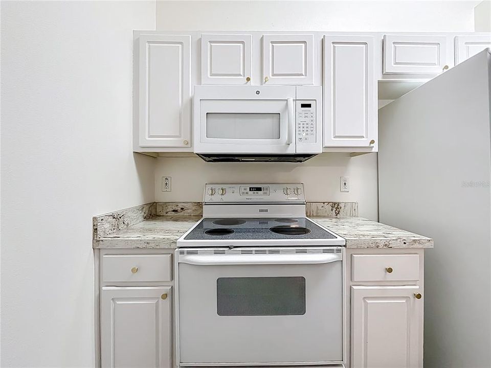 For Sale: $279,000 (2 beds, 2 baths, 1124 Square Feet)