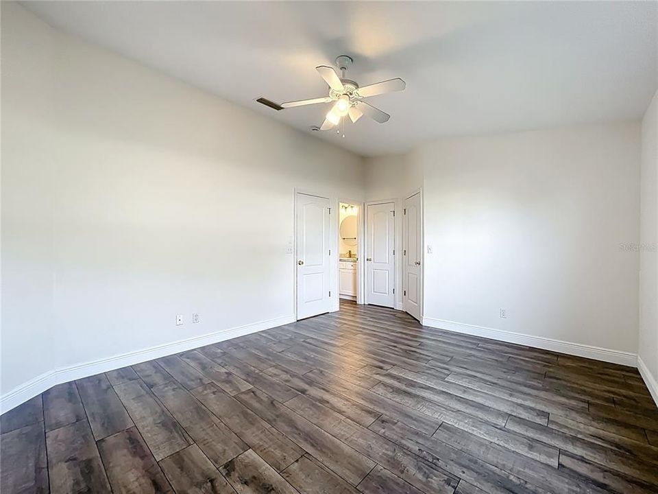 For Sale: $279,000 (2 beds, 2 baths, 1124 Square Feet)