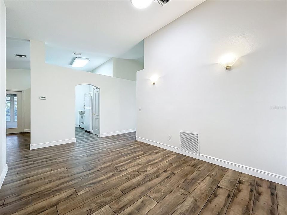 For Sale: $279,000 (2 beds, 2 baths, 1124 Square Feet)