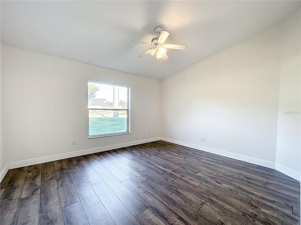 For Sale: $279,000 (2 beds, 2 baths, 1124 Square Feet)
