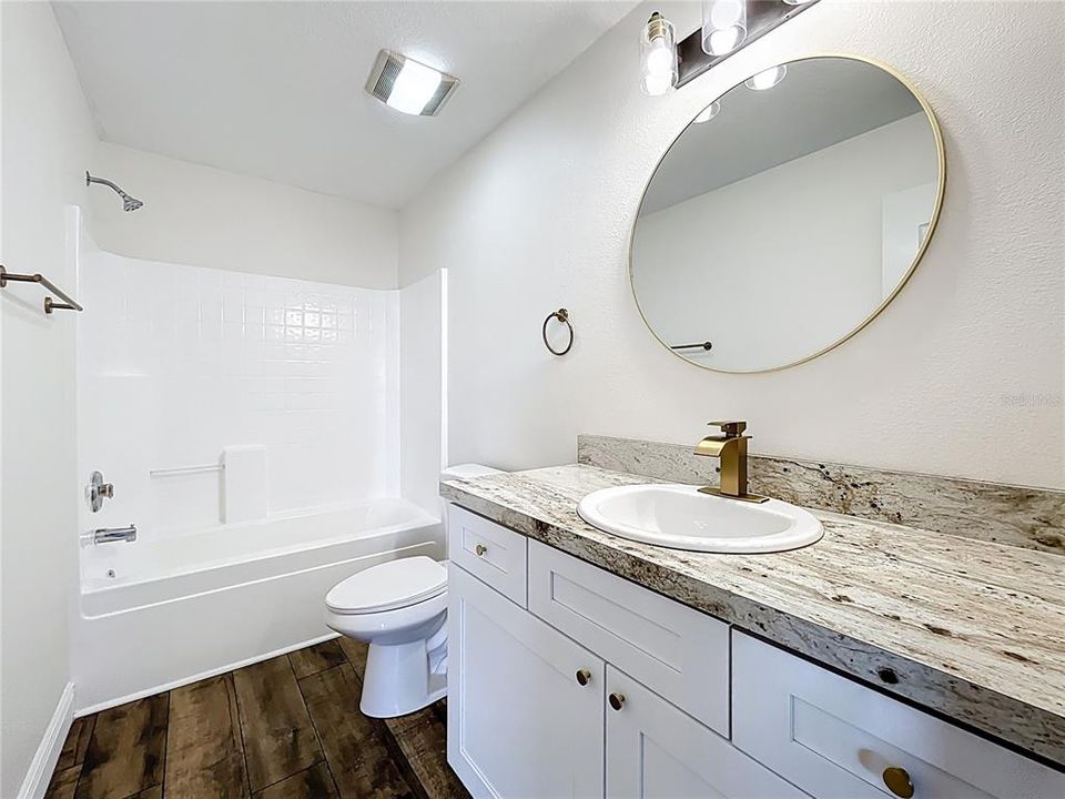 For Sale: $279,000 (2 beds, 2 baths, 1124 Square Feet)