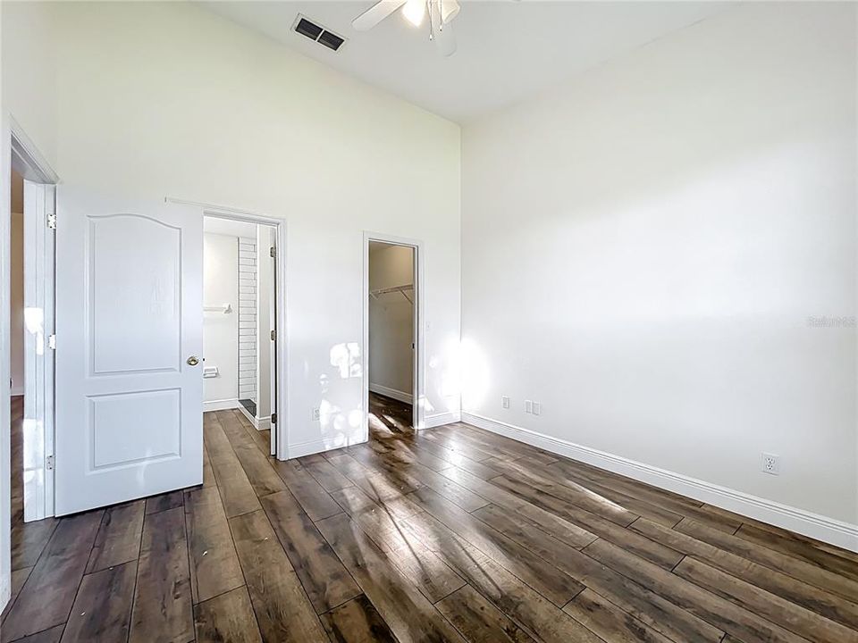 For Sale: $279,000 (2 beds, 2 baths, 1124 Square Feet)