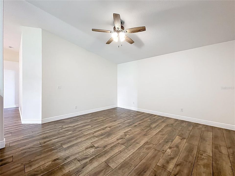 For Sale: $279,000 (2 beds, 2 baths, 1124 Square Feet)