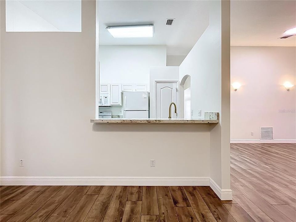 For Sale: $279,000 (2 beds, 2 baths, 1124 Square Feet)