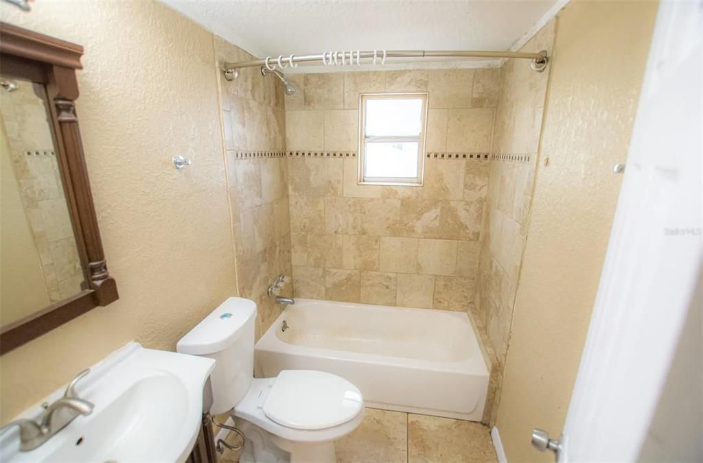 На продажу: $575,000 (8 спален, 0 ванн, 2448 Квадратных фут)