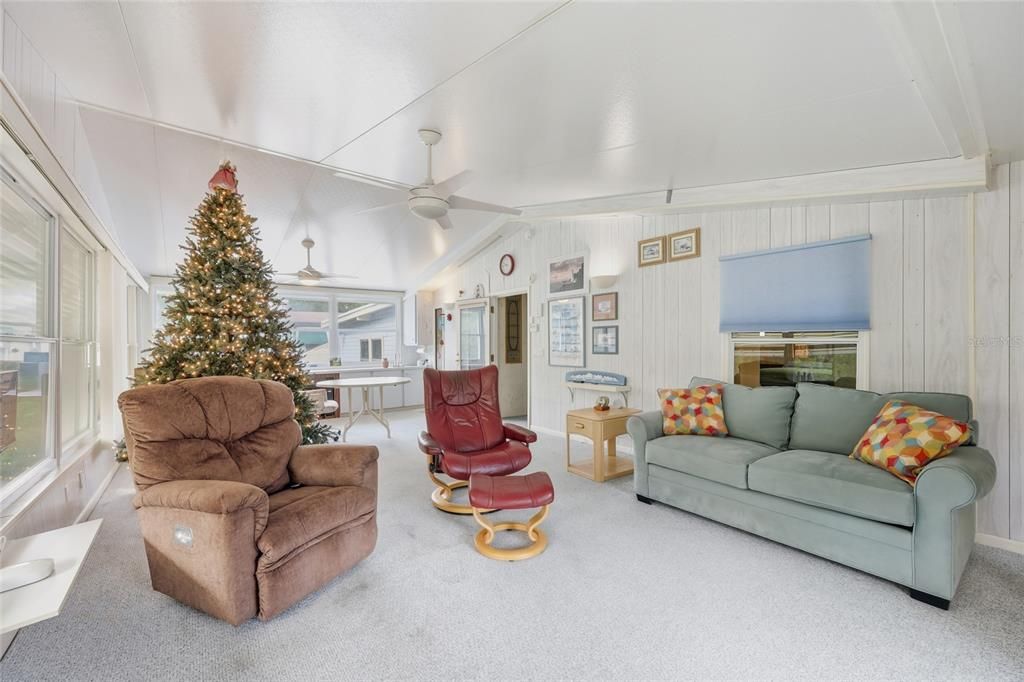 Под контрактом: $215,000 (2 спален, 2 ванн, 1456 Квадратных фут)