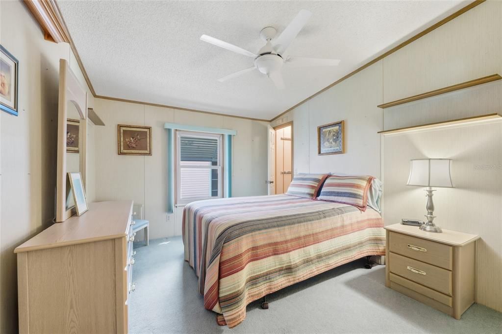 Под контрактом: $215,000 (2 спален, 2 ванн, 1456 Квадратных фут)