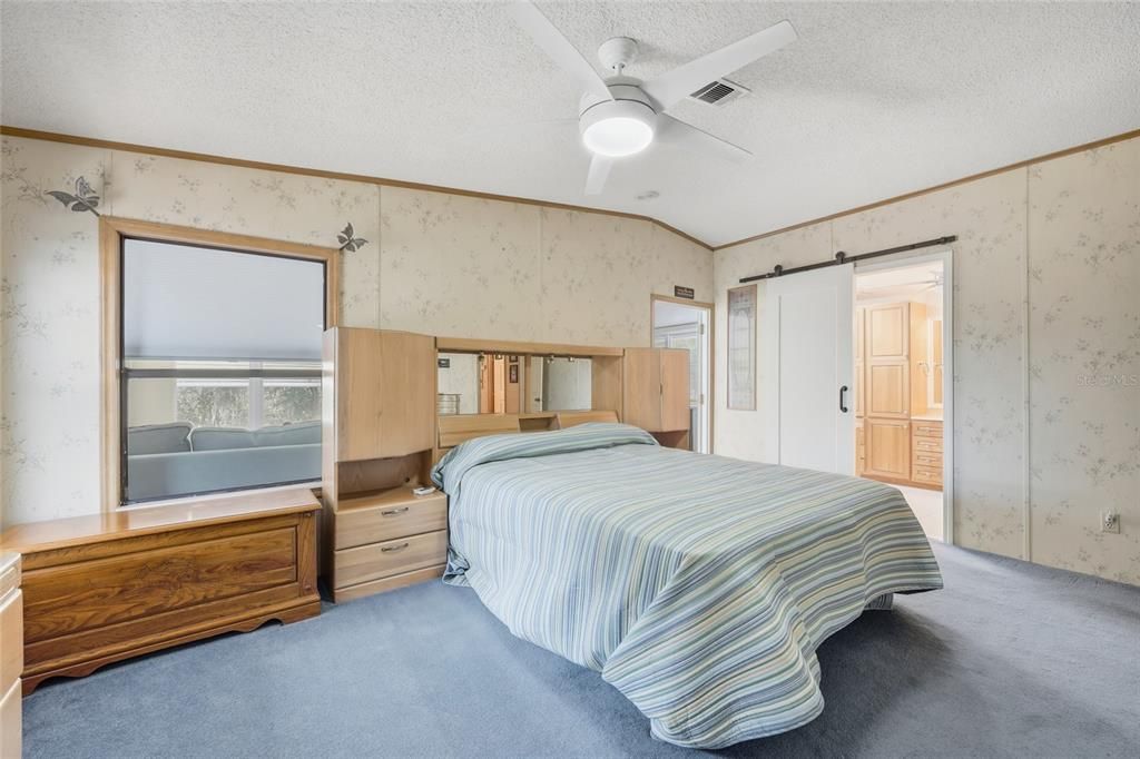 Под контрактом: $215,000 (2 спален, 2 ванн, 1456 Квадратных фут)