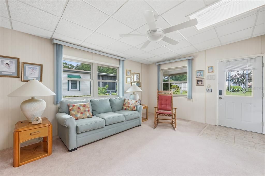 Под контрактом: $215,000 (2 спален, 2 ванн, 1456 Квадратных фут)