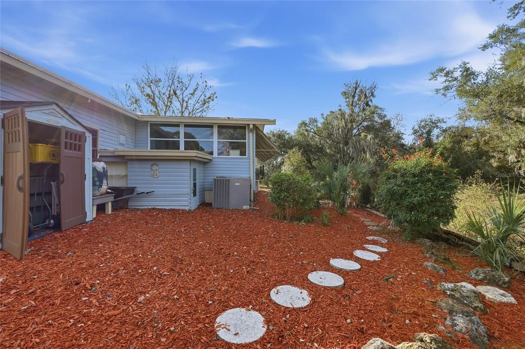 Под контрактом: $215,000 (2 спален, 2 ванн, 1456 Квадратных фут)