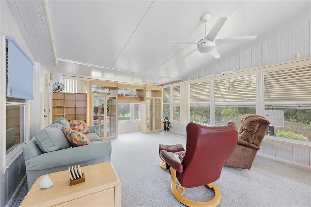 Под контрактом: $215,000 (2 спален, 2 ванн, 1456 Квадратных фут)