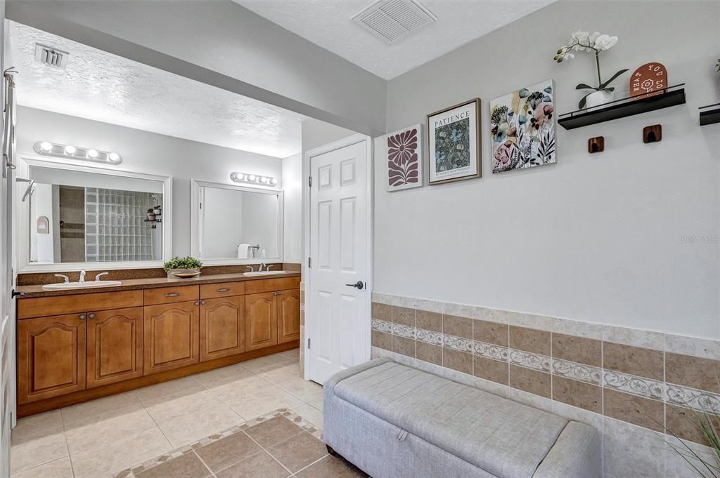 For Sale: $650,000 (4 beds, 2 baths, 2016 Square Feet)